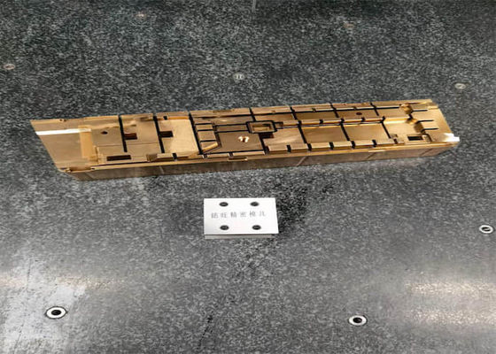 0,01mm Toleransi Polishing Mould Menyisipkan Komponen Mould Otomotif