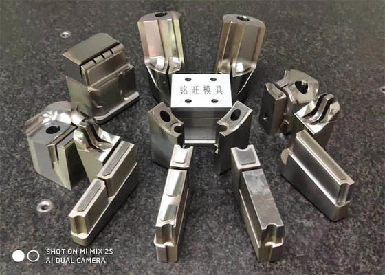 SOLIDWORK Design Mould Menyisipkan Komponen Mould Suku Cadang Otomotif
